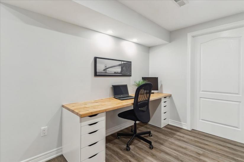 Property listing for 60 Pumpkin Pass, Binbrook, ON