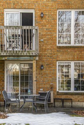 Property listing for #92-100 Beddoe Dr., Hamilton, Ontario