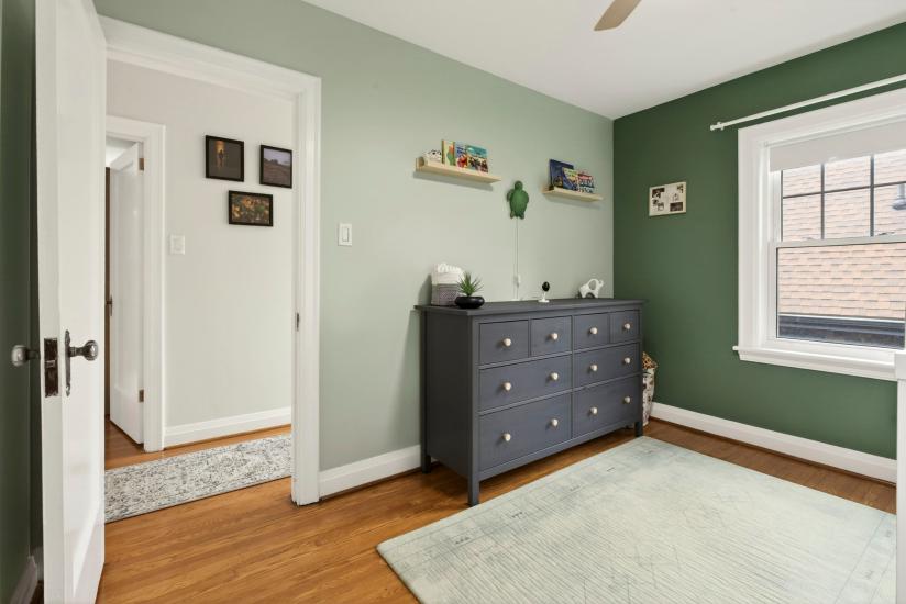 Property listing for 13 Tweedsmuir Ave., Dundas, ON