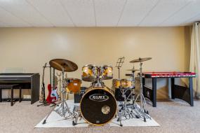 Property listing for 145 Lavender Dr., Ancaster, ON