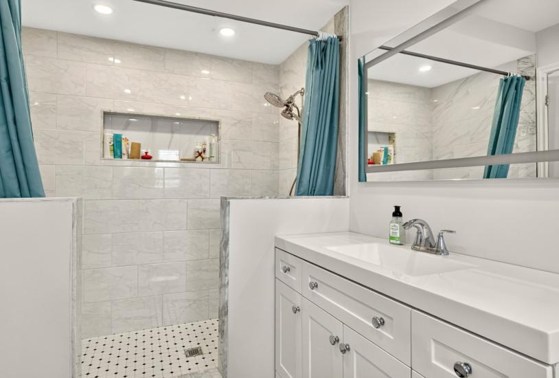 Property listing for 98 First Rd. W., Stoney Creek, ON