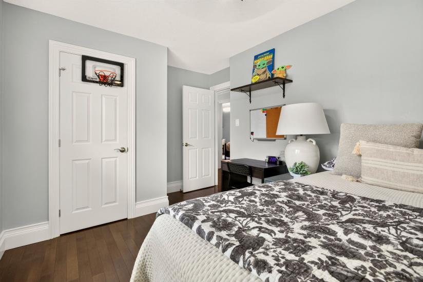 Property listing for 667 Sandcherry Dr., Burlington, ON