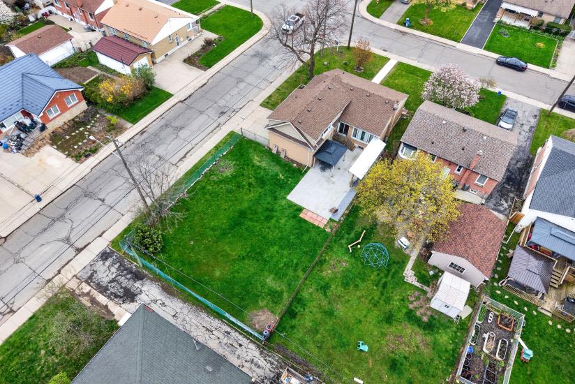 Property listing for 380 East 37th St., Hamilton, ON