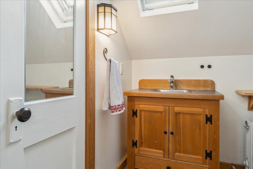 Property listing for 160 Dalewood Cres., Hamilton, ON