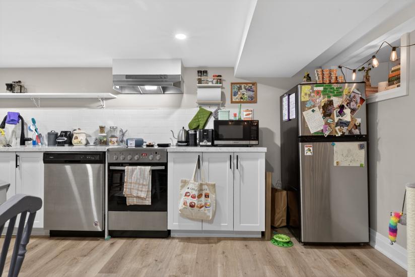 Property listing for 11 Barnesdale Ave. N., Hamilton, ON