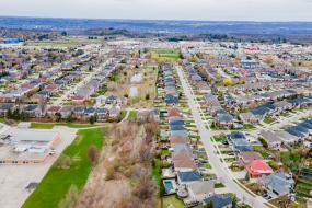 Property listing for #5-370 Stonehenge Dr., Ancaster, ON