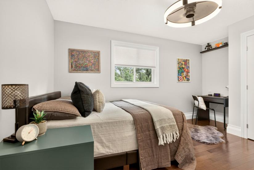 Property listing for 667 Sandcherry Dr., Burlington, ON
