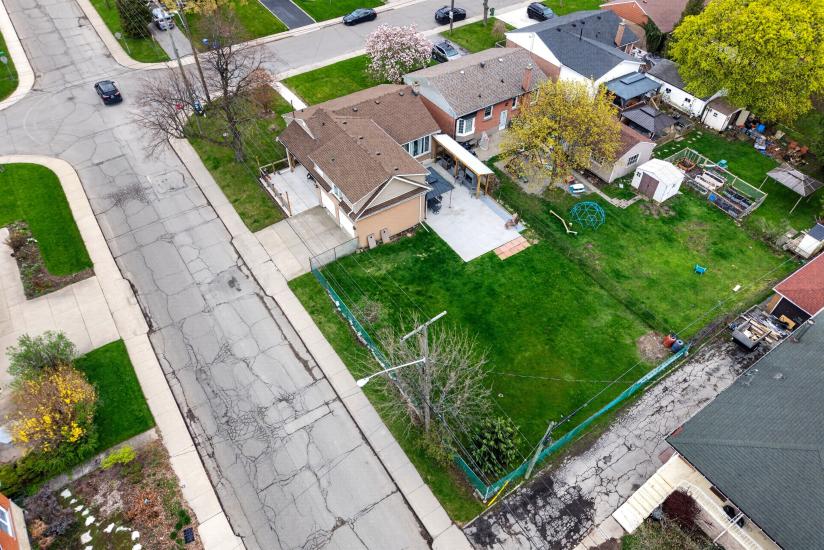 Property listing for 380 East 37th St., Hamilton, ON