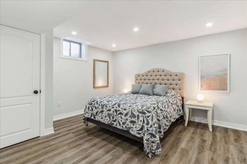 Property listing for 60 Pumpkin Pass, Binbrook, ON