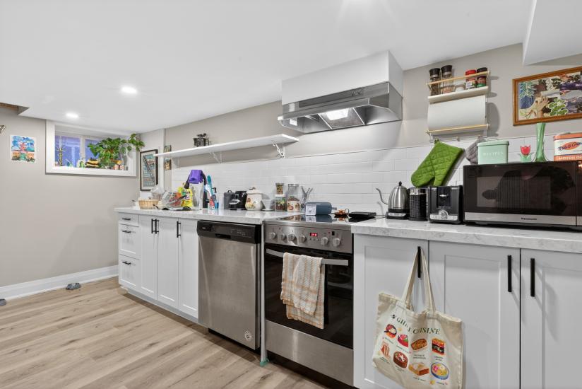 Property listing for 11 Barnesdale Ave. N., Hamilton, ON