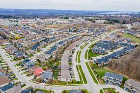 Property listing for #5-370 Stonehenge Dr., Ancaster, ON