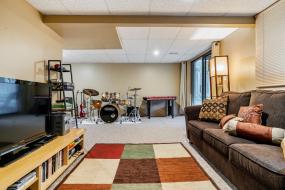 Property listing for 145 Lavender Dr., Ancaster, ON