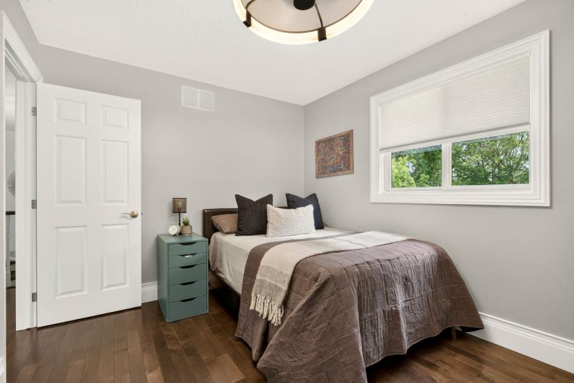 Property listing for 667 Sandcherry Dr., Burlington, ON