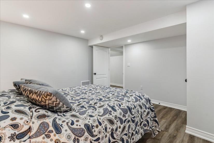 Property listing for 60 Pumpkin Pass, Binbrook, ON