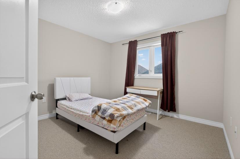 Property listing for 79 Dolomiti Crt., Stoney Creek, ON