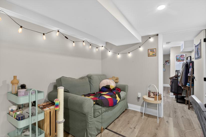 Property listing for 11 Barnesdale Ave. N., Hamilton, ON