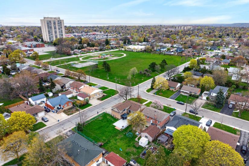 Property listing for 380 East 37th St., Hamilton, ON