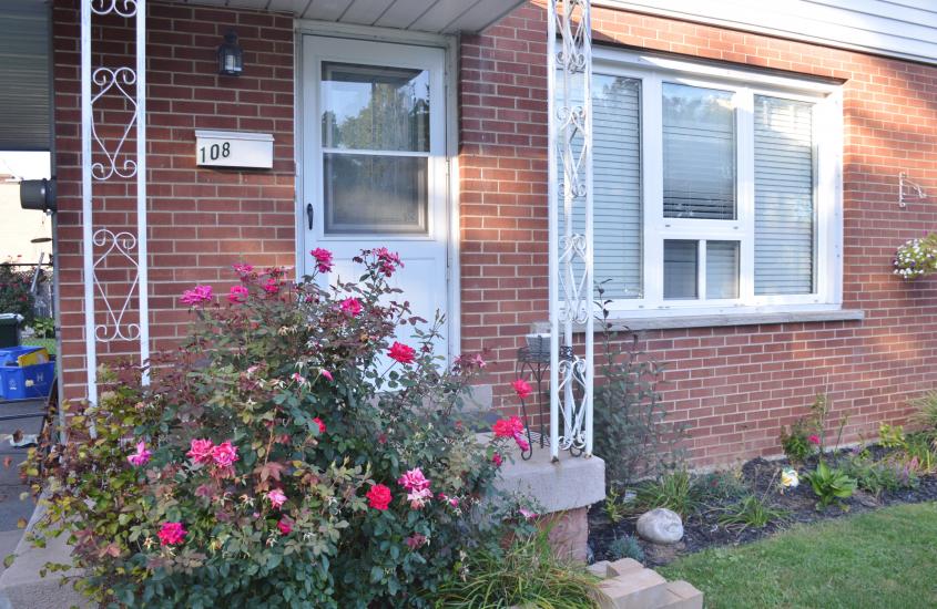 Property listing for 108 Mountain Ave. N., Stoney Creek, ON