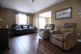 Property listing for 151 Rosebury Way, Hamilton, ON