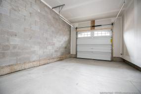 Property listing for 84 Dunrobin Lane, Grimsby, ON