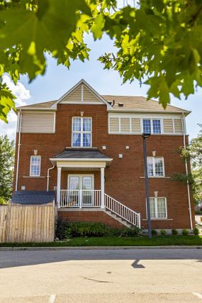 Property listing for #4-7 Sirente Dr., Hamilton, ON