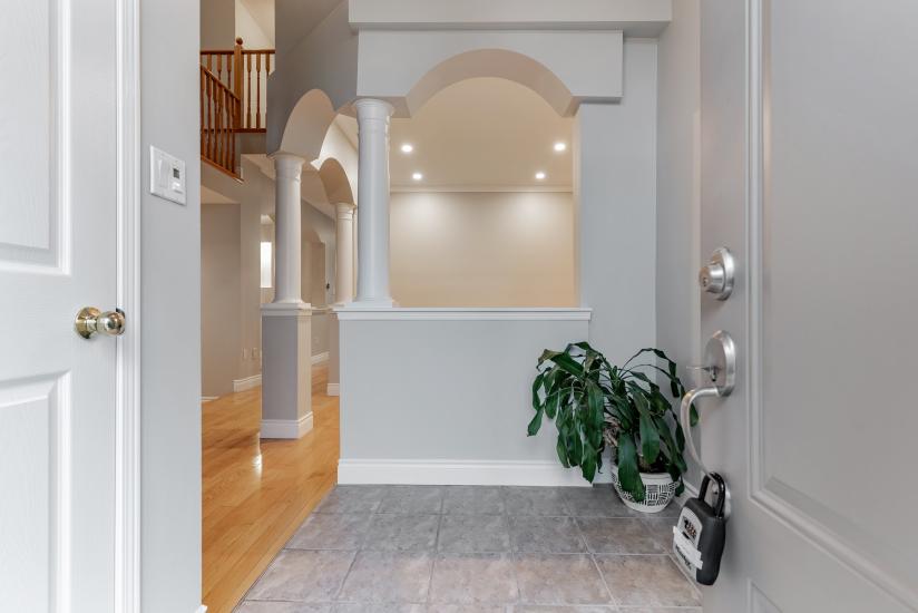 Property listing for 100 Davidson Blvd., Dundas, ON