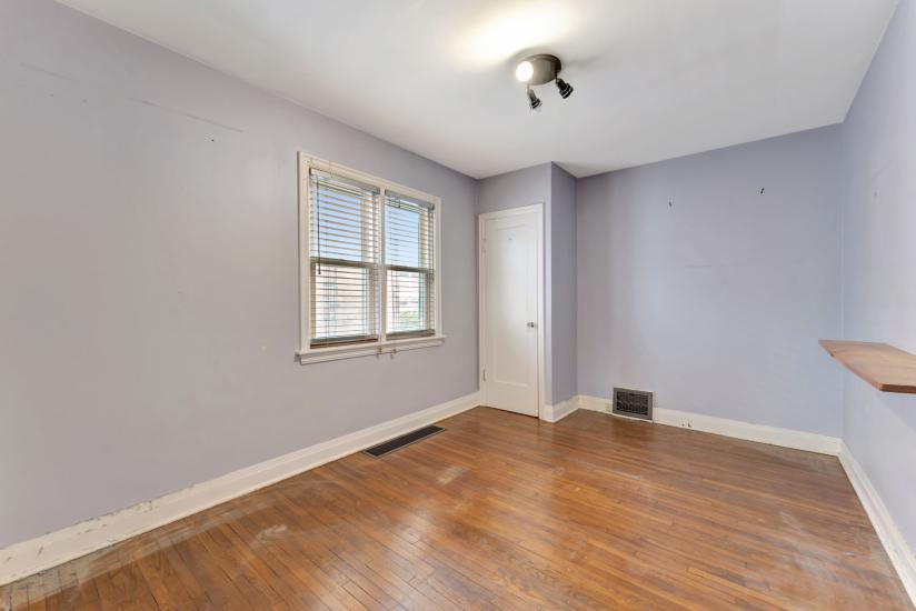 Property listing for 4 Park Row S., Hamilton, ON