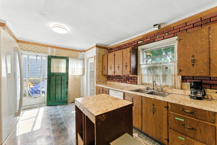 Property listing for 55 Jones St., Hamilton, ON