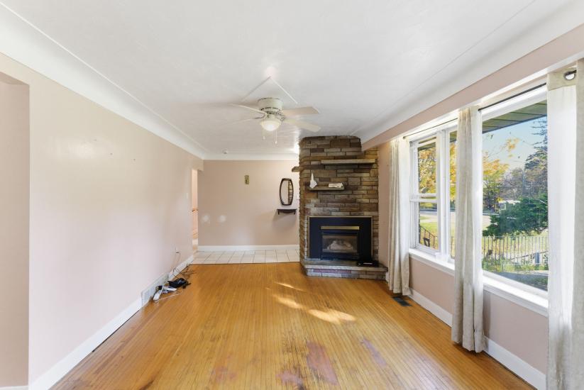 Property listing for 2088 Upper James St., Hamilton, ON