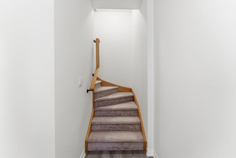 Property listing for 40 Zinfandel Dr. Unit #38, Stoney Creek, ON