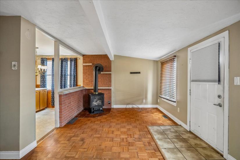 Property listing for 5 Herbert Crt., Stoney Creek, ON