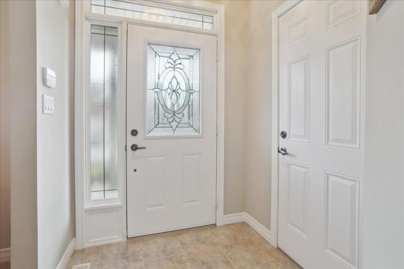 Property listing for 62 Gaddye Lane, Binbrook, ON