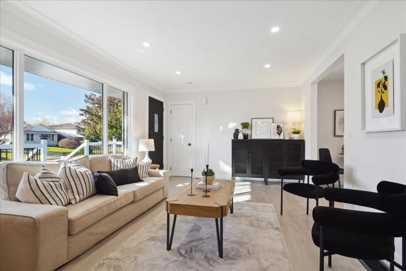 Property listing for U-14 Pembroke Ave., Brantford, ON