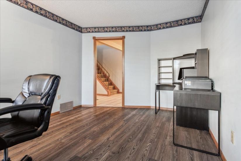 Property listing for 110 Glenashton Dr., Stoney Creek, ON
