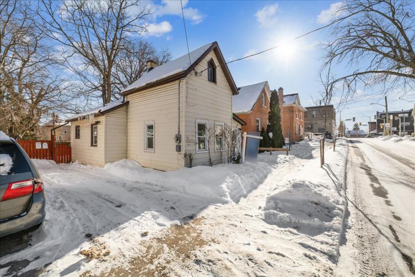 Property listing for 8 Tasker St., St. Catharines, ON