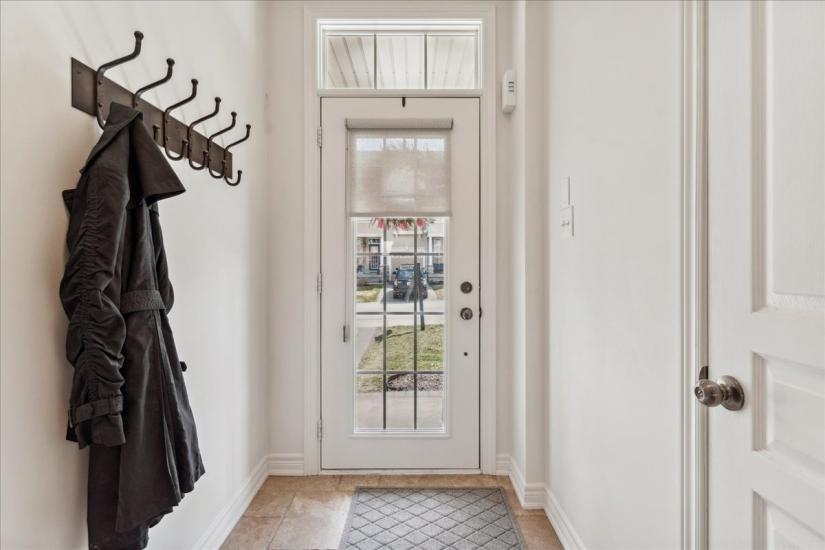 Property listing for 36 Forest Valley Cres., Dundas, ON