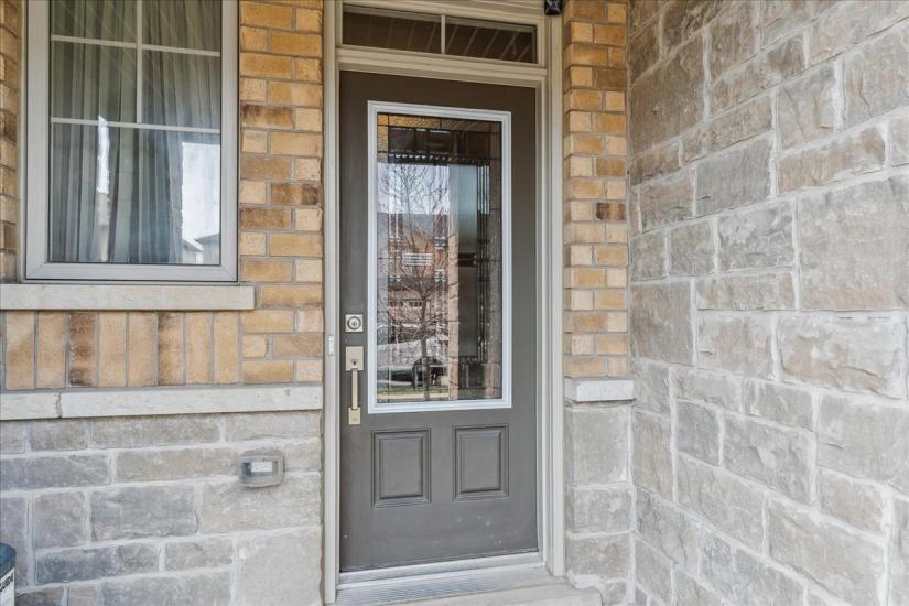 Property listing for 209 Westbank Trail, Hamilton, ON
