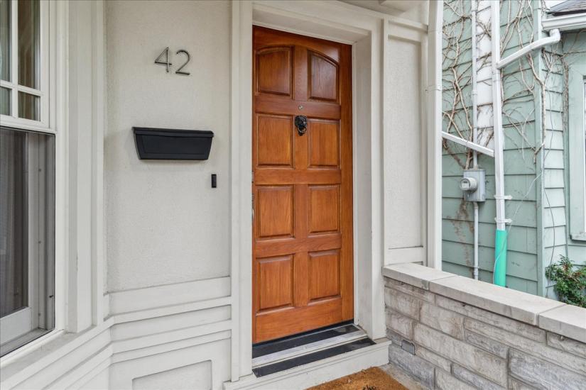 Property listing for 42 Chatham St., Hamilton, ON