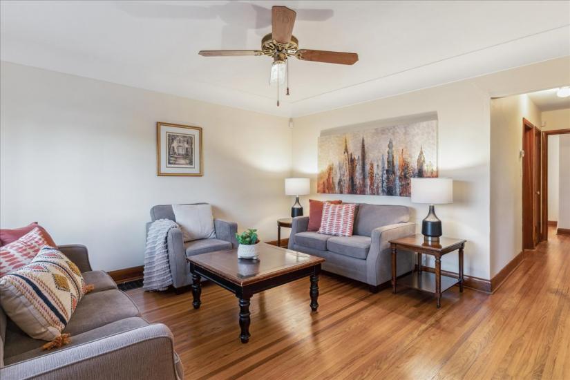 Property listing for 272 East 44th St., Hamilton, ON