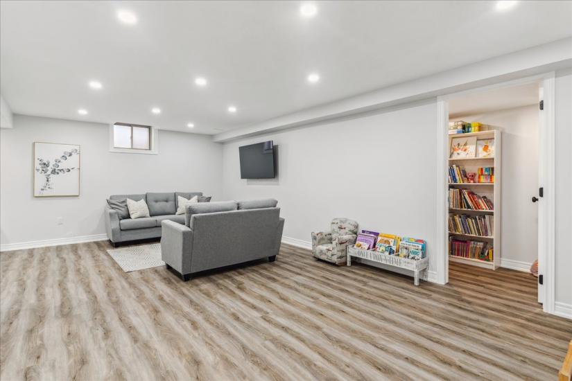 Property listing for 60 Pumpkin Pass, Binbrook, ON