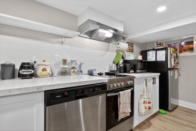 Property listing for 11 Barnesdale Ave. N., Hamilton, ON
