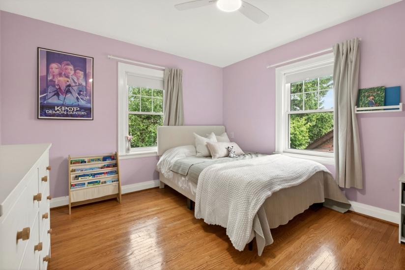 Property listing for 13 Tweedsmuir Ave., Dundas, ON