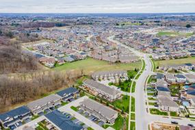 Property listing for #5-370 Stonehenge Dr., Ancaster, ON