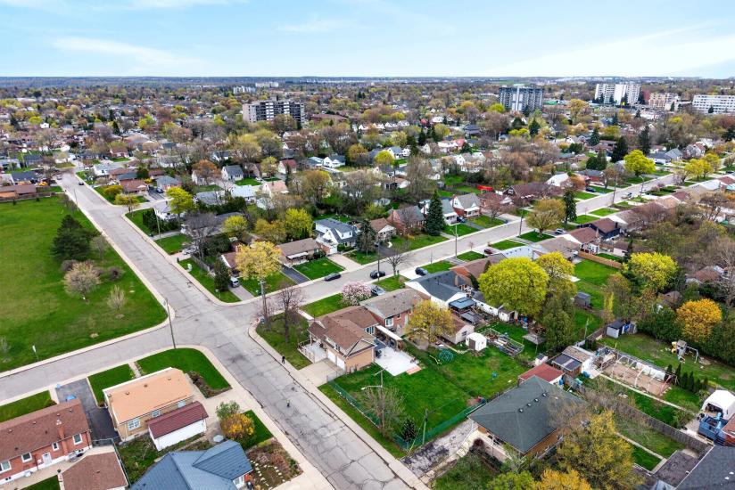 Property listing for 380 East 37th St., Hamilton, ON