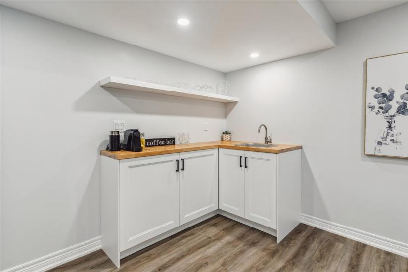 Property listing for 60 Pumpkin Pass, Binbrook, ON