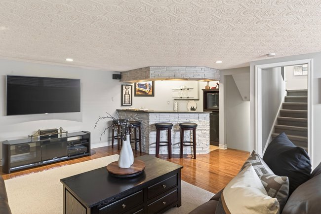 Property listing for 35 Shalfleet Blvd., Brantford, ON