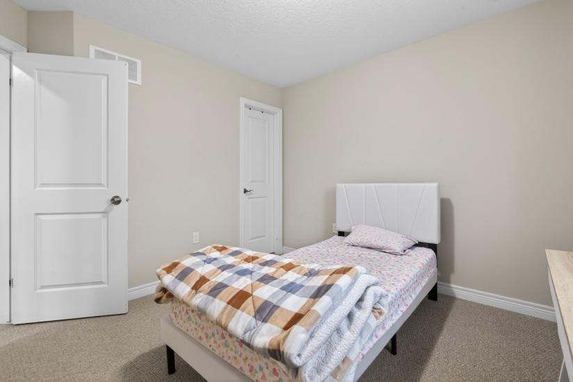 Property listing for 79 Dolomiti Crt., Stoney Creek, ON