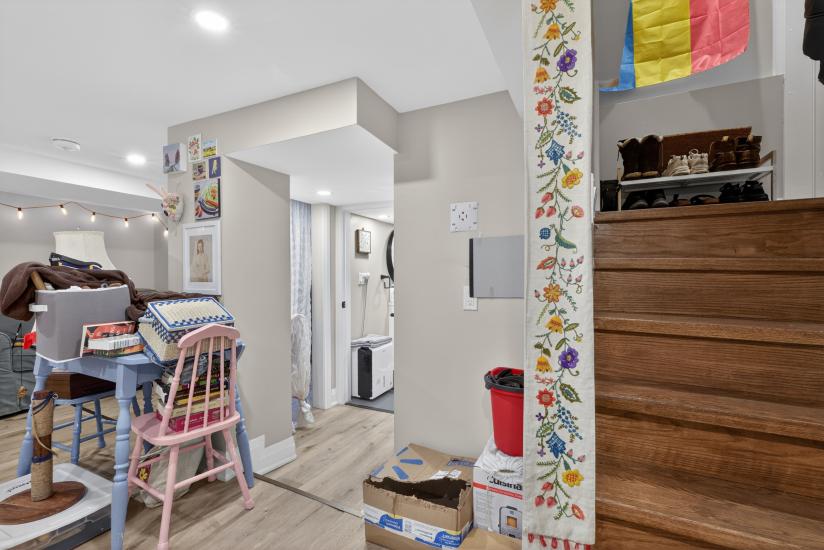 Property listing for 11 Barnesdale Ave. N., Hamilton, ON