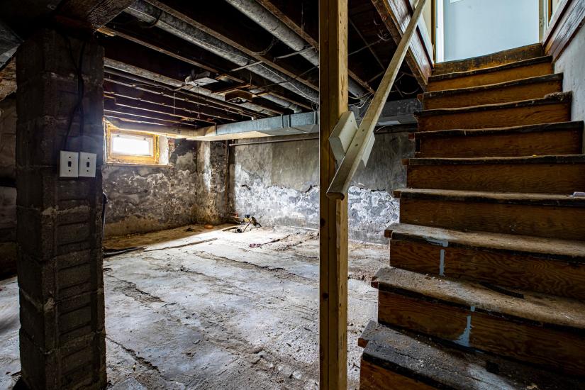 Property listing for 86 Sherman Ave. N., Hamilton, ON