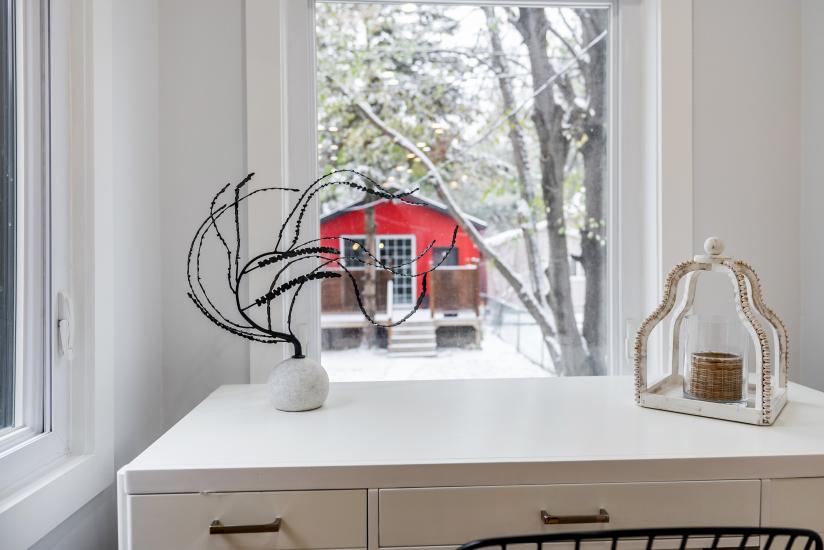 Property listing for 24 Norway Ave, Hamilton, ON